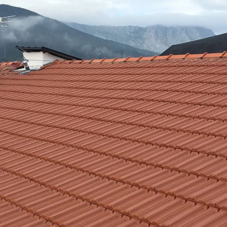 Tejado de teja cerámica renovado en una vivienda de Elorrio