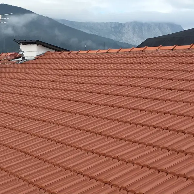 Tejado de teja cerámica renovado en una vivienda de Elorrio